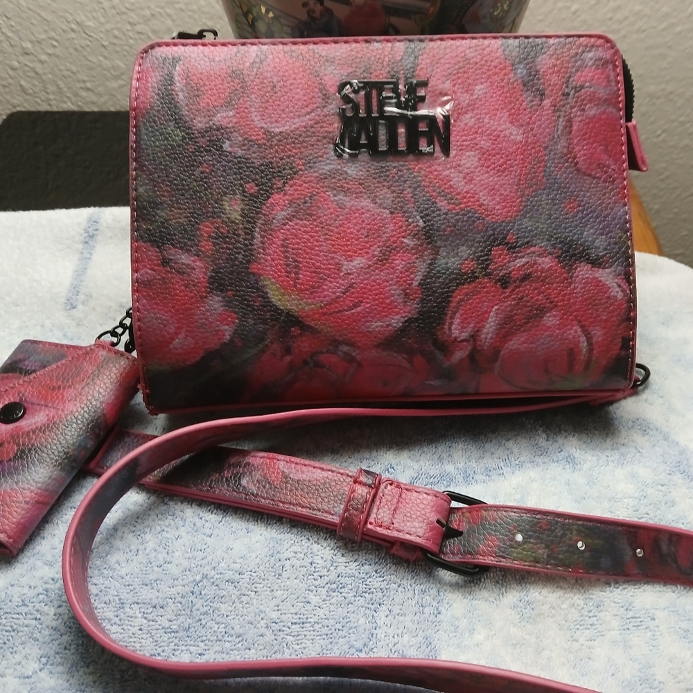 NWT Steve Maidden pink and Black Textured Crossbody Bag with Floral Design